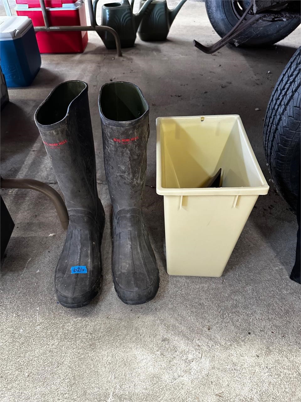 Size 12 MuckBoots; Waste Basket