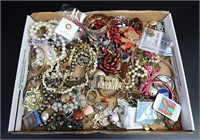 LARGE COLLECTION OF VINTAGE COSTUME JEWELRY