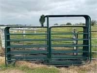 Corral Panels w/ 4' walk thru Gate