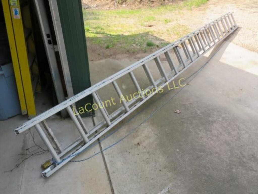 LONG ladder, has 2 parts that are 20' long each