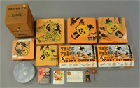 GROUPING OF HALLOWEEN NAPKINS & PARTY FAVORS