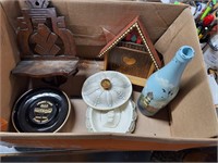 Miscellaneous lot vintage ash trays and more