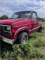 1986 Ford F250 XLT four-wheel-drive pick up has