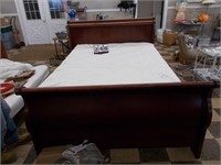 Cherry Finished Queen Sized Sleigh Bed