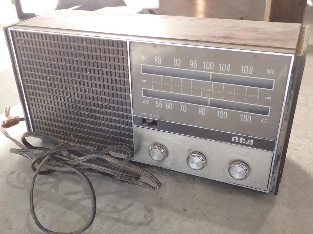 RCA Radio - Model RZC243W