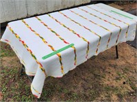 Knitted small blanket/table cloth