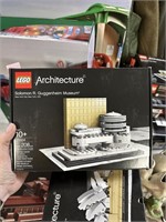 LEGO ARCHITECTURE SET GUGGENHEIM MUSEUM