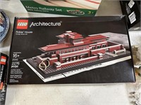 LEGO ARCHITECTURE SET ROBIE HOUSE