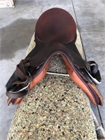 BEAUTIFUL DRESSAGE SADDLE IN A NICE DARK AND