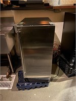 Maxx Ice Compact Refrigerator