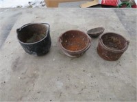 Cast iron little pots