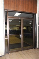 Kawneer double door lobby doors with glass side pa