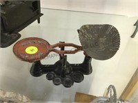 Antique miniature cast iron balance scale, 3
