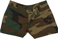 SZ M  Woodland Camo Short Shorts,