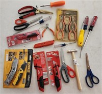 W - MIXED LOT OF HAND TOOLS (A9)