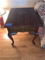 BROYHILL CHERRY END TABLE