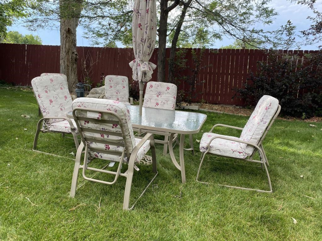 Patio Table, Umbrella & 6 Chairs