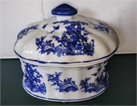VINTAGE BLUE & WHITE CHINESE COVERED  PORCELIN BOX