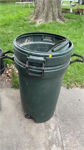 2 Trash cans