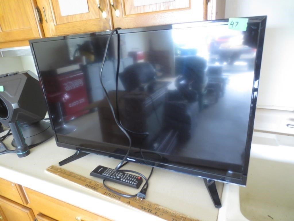 2016 Hisense 32" flat screen TV