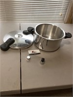 Pressure cooker