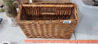 BASKET WITH HANDLE