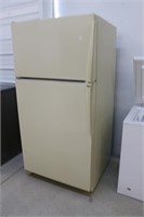 Amana 18 cu ft. Refrigerator