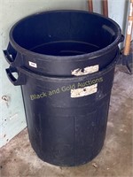 Pair of Rubbermaid round trash cans