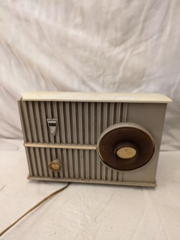 Vintage Philco Console Radio