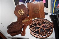 WOODEN AND METAL TRIVETS
