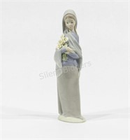 LLADRO, Spain Girl w Floral Bouquet Figurine