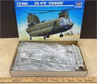 Trumpeter Unbuilt 1/72 CH-47D Chinook Helicopter