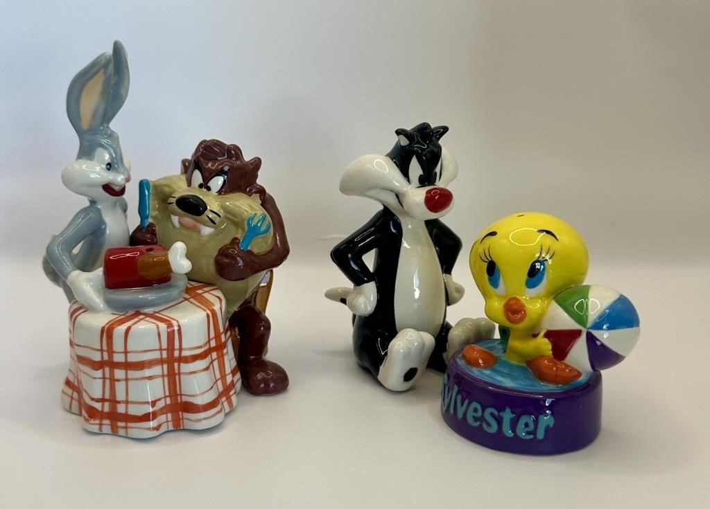 Looney Tunes Collectible Salt and Pepper shakers