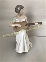 B& G FIGURINE - WOMAN PLAYING GUITAR 1684