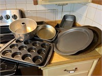 Mixed Kitchen Baking Pans & Sheets