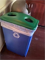 2 bay Recycle Trash Can with lid, nice cond