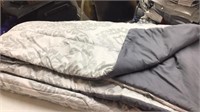 King size reversible comforter