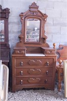 Dresser with Mirror and e drawers with 2 small dra