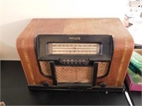 Vintage Philco radio, wooden case, 17.5x9.75x11