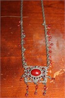 VINTAGE NECKLACE WITH RED STONES