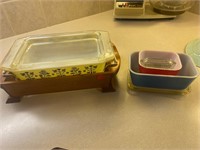 (3) Pyrex dishes