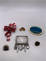 PIN/BROOCH LOT