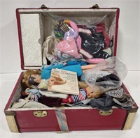 (AF) Red Barbie travel case with lots of clothes