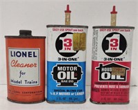 (AF) Lot of 2 oil bottles and Lionel model train
