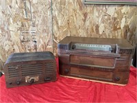 2 vintage radios for parts