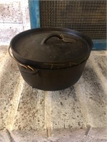 Cast iron Dutch oven #40