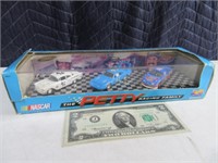 boxed 3pack PETTY Car HOTWHEELS Family Collection