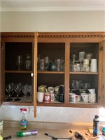 Glasses and mug cabinet