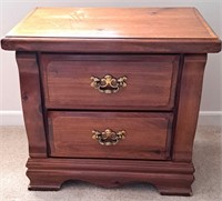 NICE WOOD BEDSIDE END TABLE WITH 2 DRAWERS 24" W