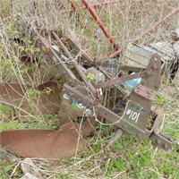 OLIVER 3242 - 4 BOTTOM PLOW - 3 POINT HITCH